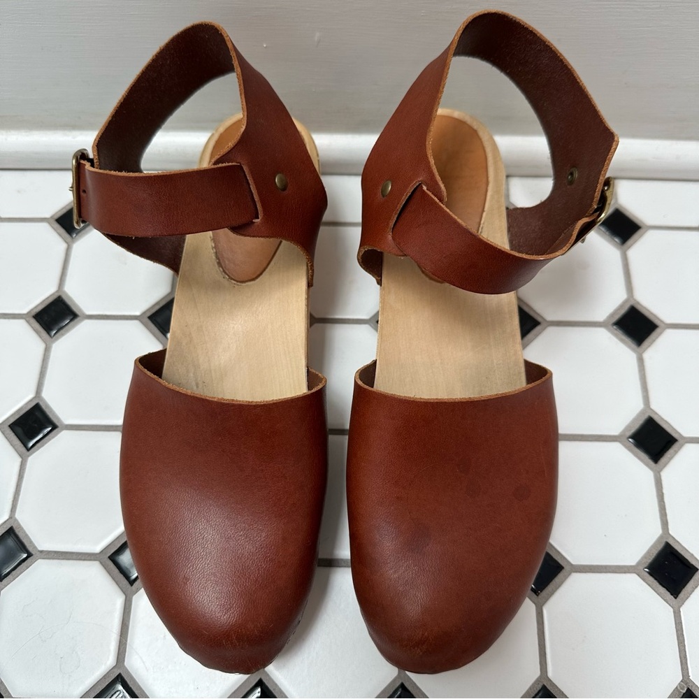 Bryr Brown Leather Ankle-Strap Clogs - Picture 3 of 12